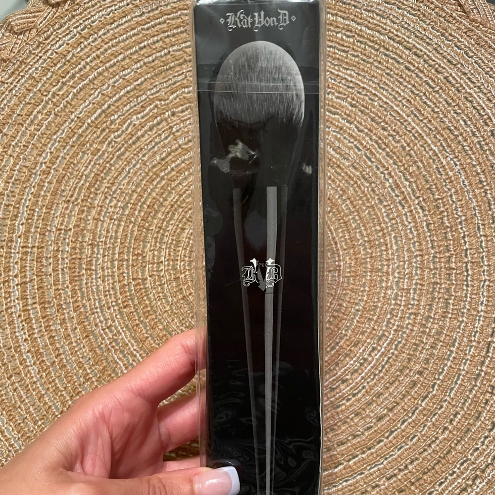 Original Kat Von D Setting Powder Brush - new!